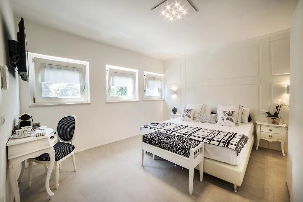 Riviera Carducci Rooms Peschiera del Garda 3*,