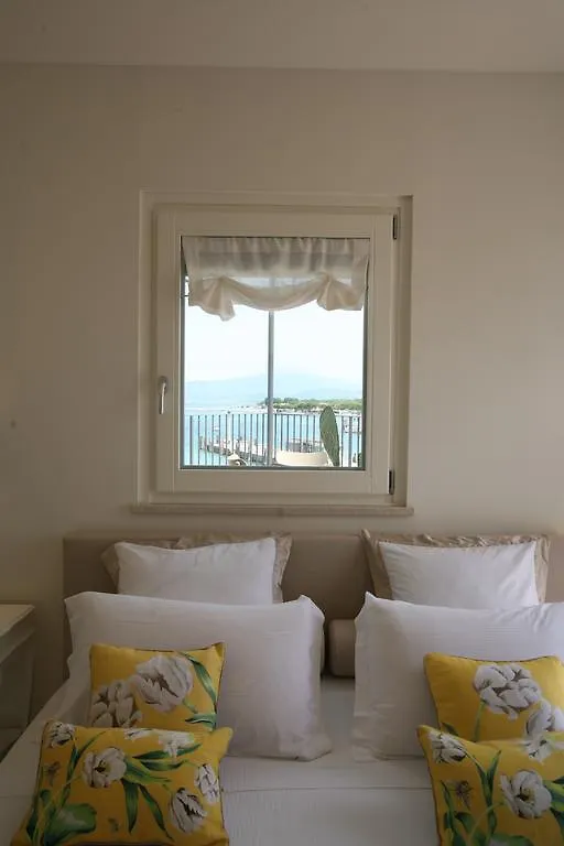 Riviera Carducci Rooms Peschiera del Garda 3*,  Italy