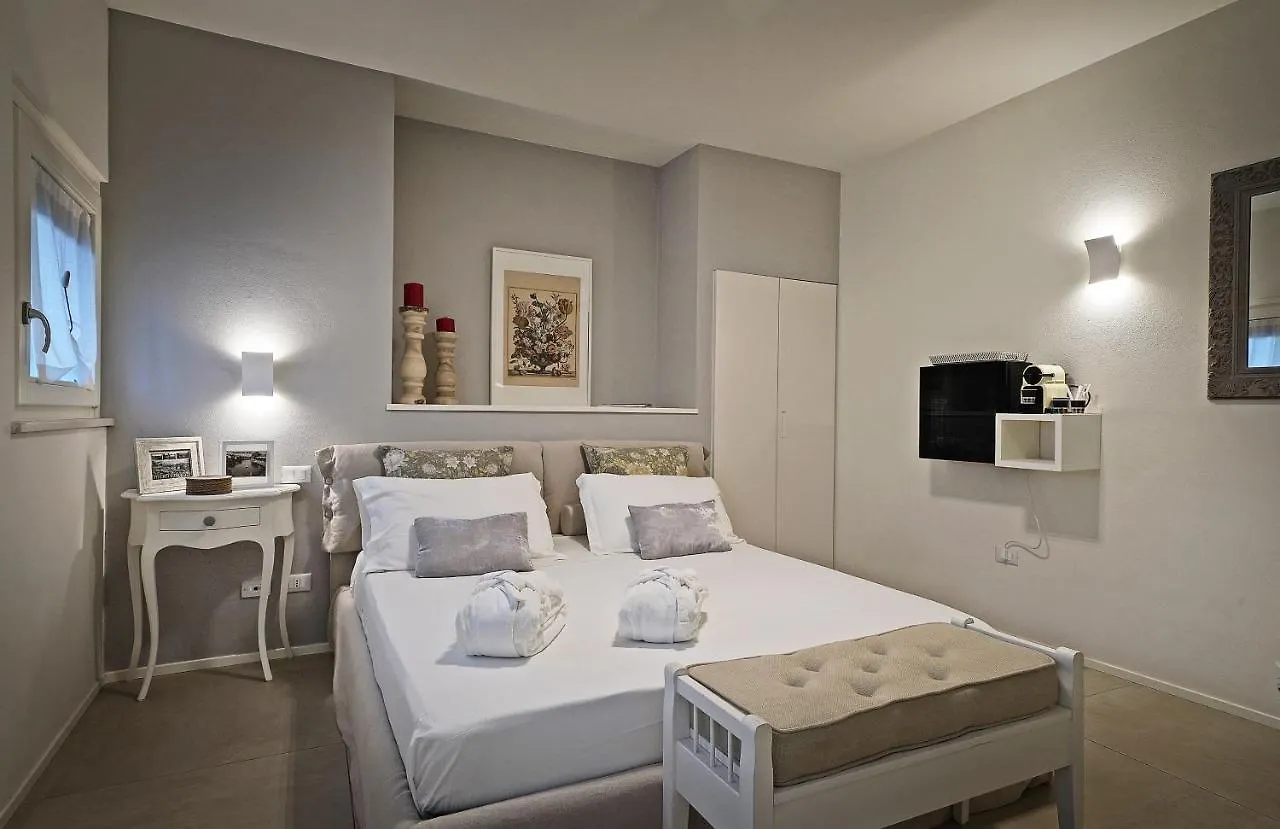 Riviera Carducci Rooms Peschiera del Garda Italy