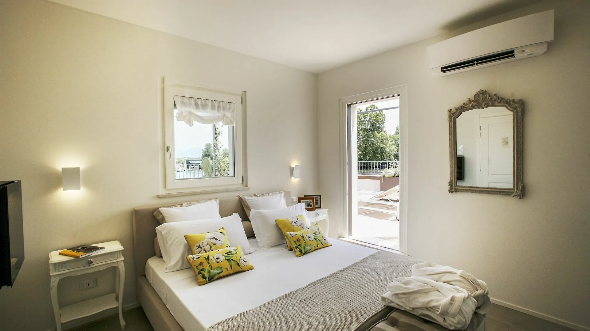 Riviera Carducci Rooms Peschiera del Garda 3*,